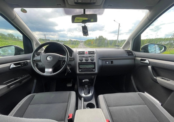 Volkswagen Touran cena 24000 przebieg: 287000, rok produkcji 2010 z Września małe 379